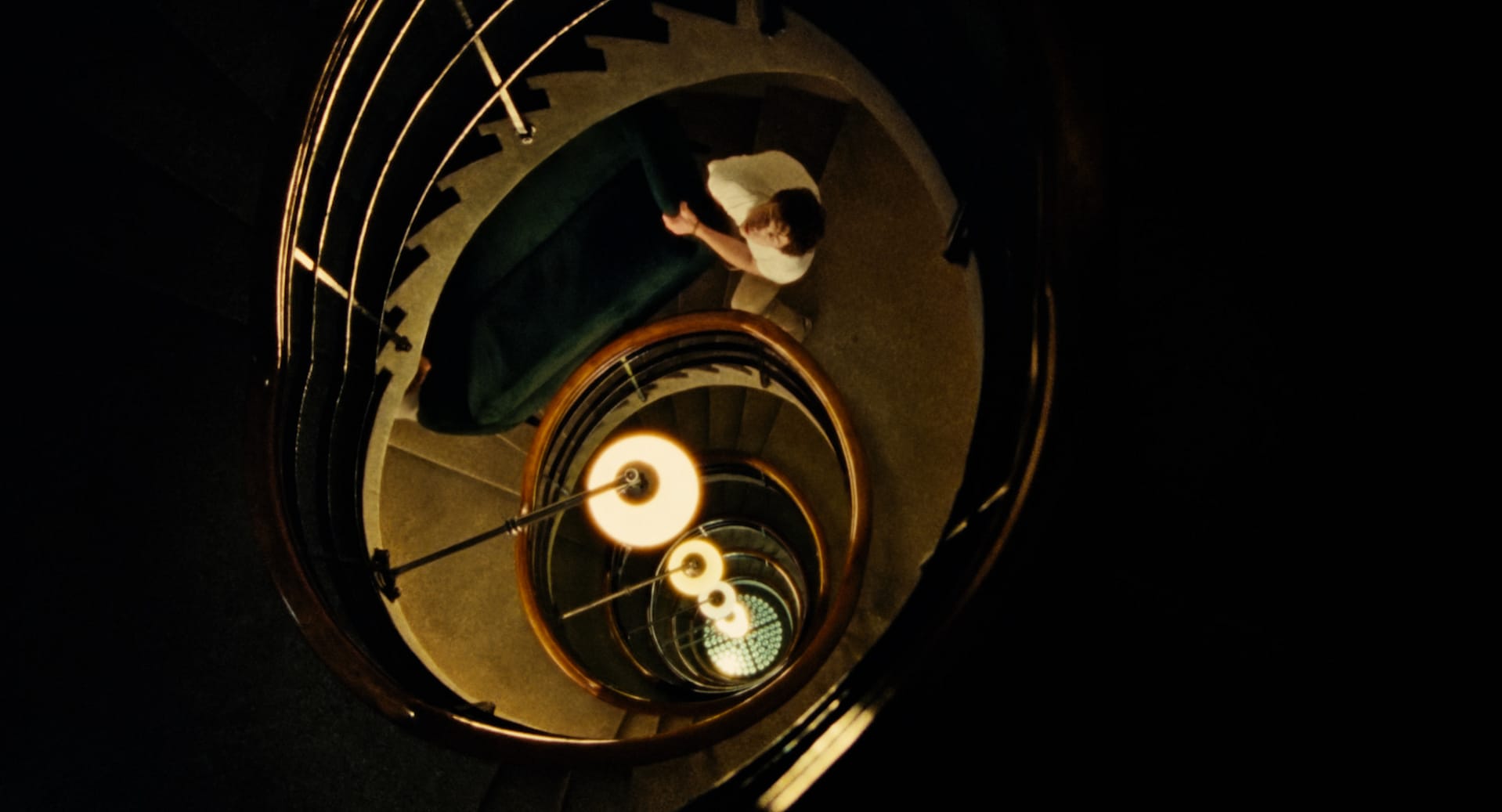 EMN_BestDerDuBor_60s_KINO_2k FLAT_1998x1080_ProRes 4444_5.1_09.12.25.00_00_27_23.Still005